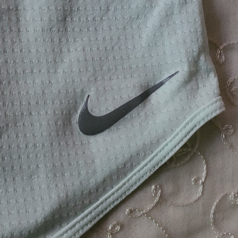 Nike Breathe 2XL Cool Running Tank - Picture 7 of 13